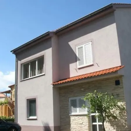 Apartment Irena Jezevac *